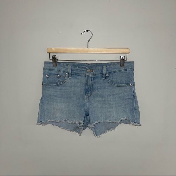 Levi’s Jean Shorts Women’s Size 29 Light Blue Denim Cut Off - Picture 2 of 8